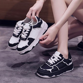 Kareda talla ja paeltega naiste tossude uus mudel