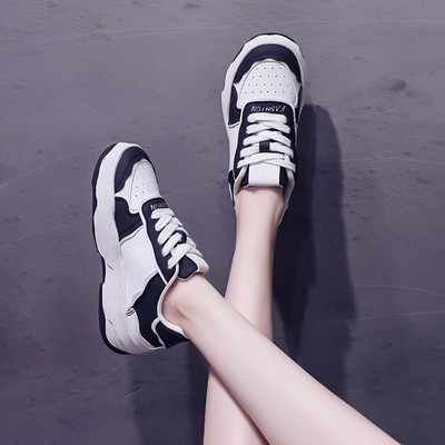 Kareda talla ja paeltega naiste tossude uus mudel