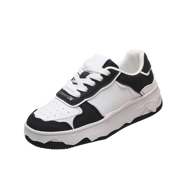 Kareda talla ja paeltega naiste tossude uus mudel