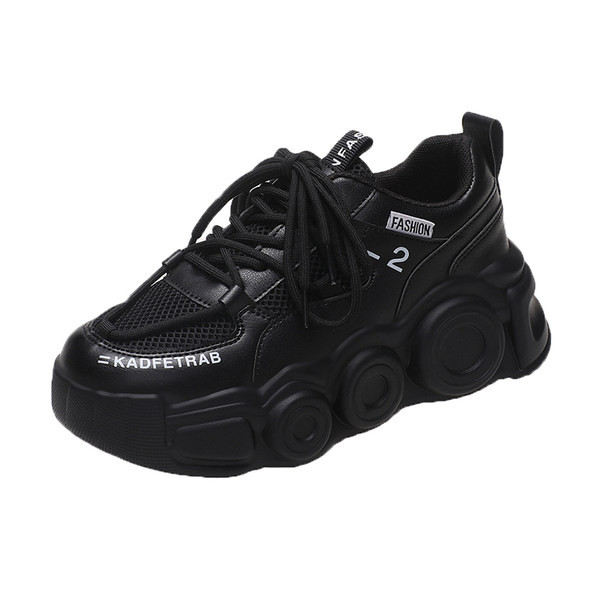 Γυναικεία αθλητικά παπούτσια με τραχιά σόλα - διχρωμία