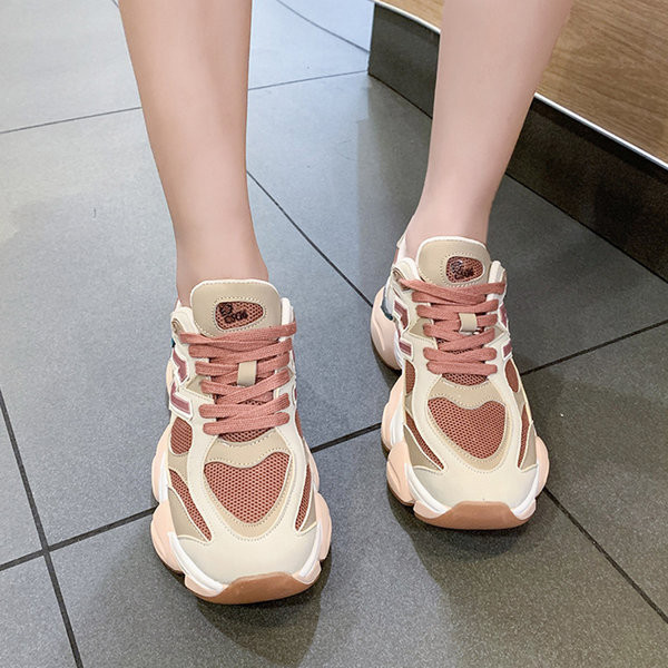 Naiste tossud - sport