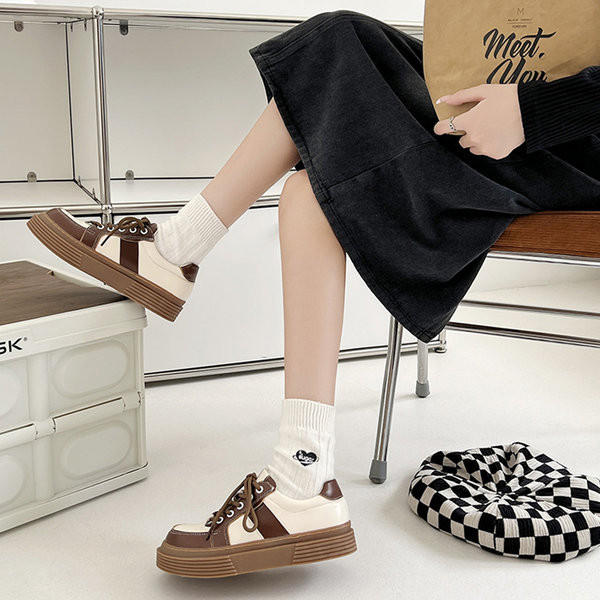 Γυναικεία έκο δερμάτινα παπούτσια με επίπεδη σόλα casual