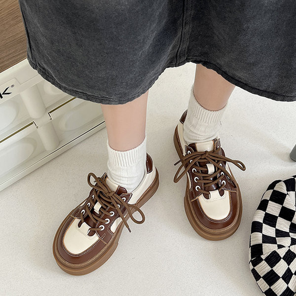 Γυναικεία έκο δερμάτινα παπούτσια με επίπεδη σόλα casual