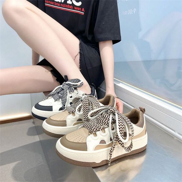 Női alkalmi, lapos talpú bőr tornacipő