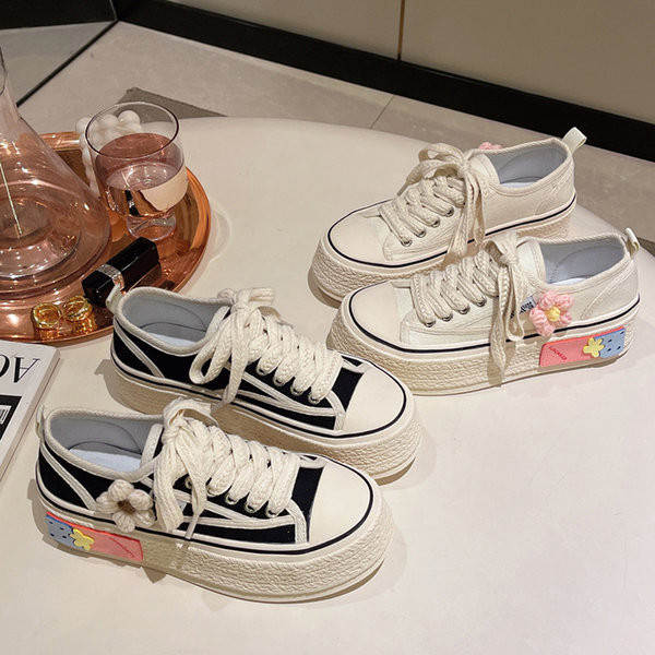 Modern női tornacipő 3D dekorációval és 5 cm magas talppal