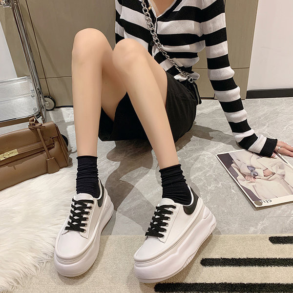 Γυναικεία αθλητικά sneakers με ψηλή σόλα