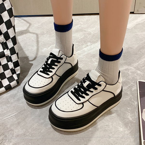 Lekerekített női tornacipő új modellje lapos talppal