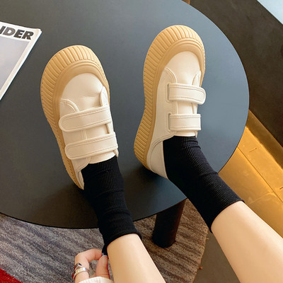 Γυναικεία αθλητικά sneakers με κούμπωμα velcro