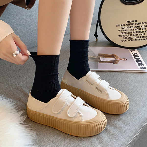 Γυναικεία αθλητικά sneakers με κούμπωμα velcro