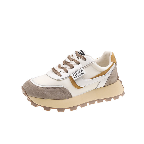 Uus mudel naiste paeltega sporditossud