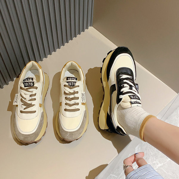 Uus mudel naiste paeltega sporditossud