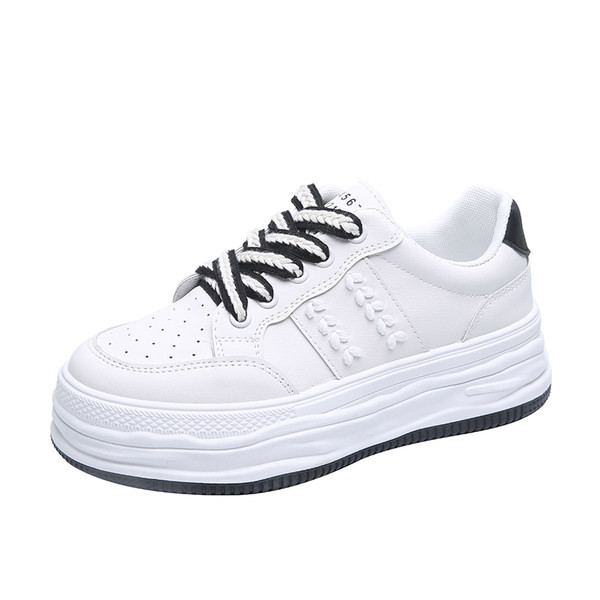 Valged naiste tossud kareda tallaga