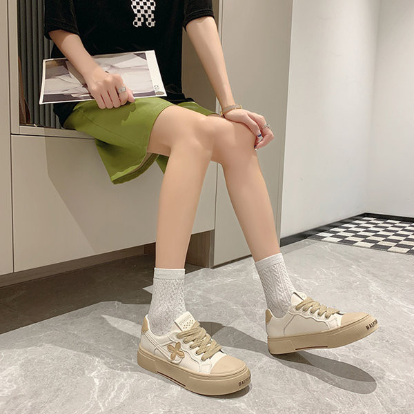 Modern női tornacipő eko bőrből, magas talppal