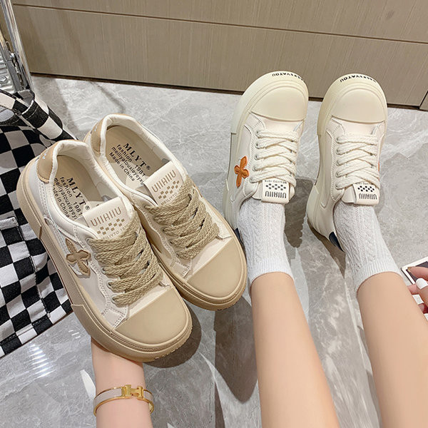 Modern női tornacipő eko bőrből, magas talppal