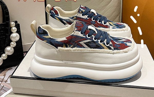 Kareda tallaga vabaaja tossud naistele