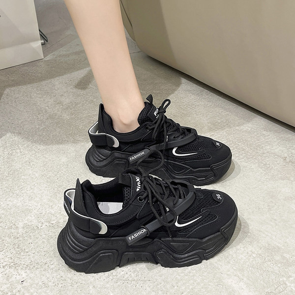 Γυναικεία casual sneakers με τραχιά σόλα και πλέγμα