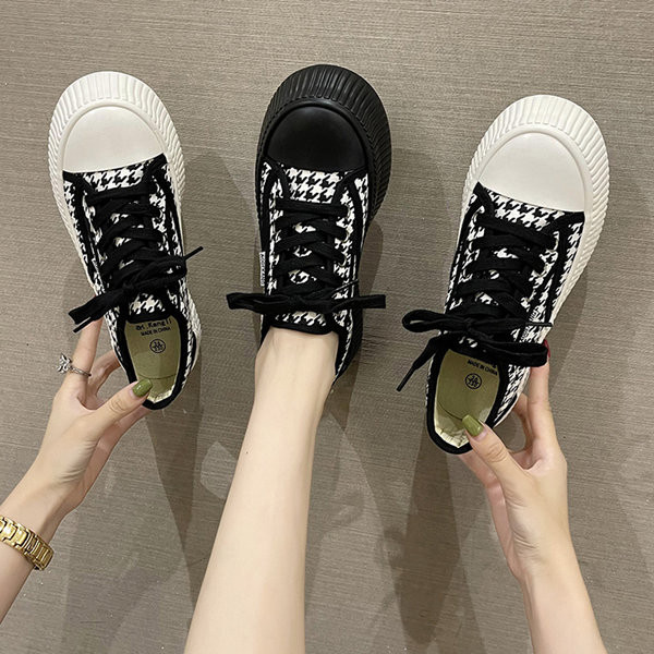 Γυναικεία sneakers με κορδόνια