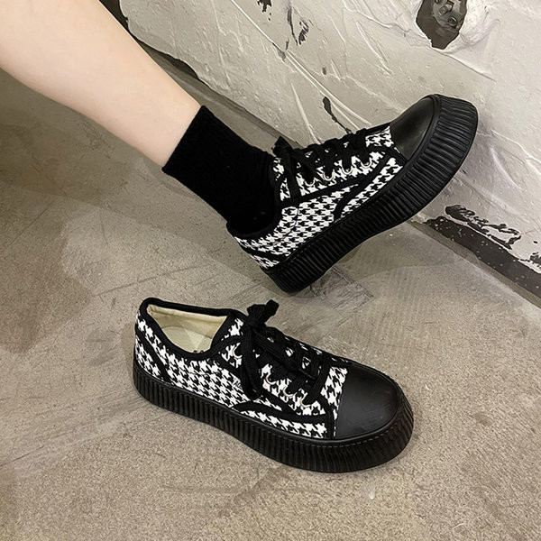 Γυναικεία sneakers με κορδόνια