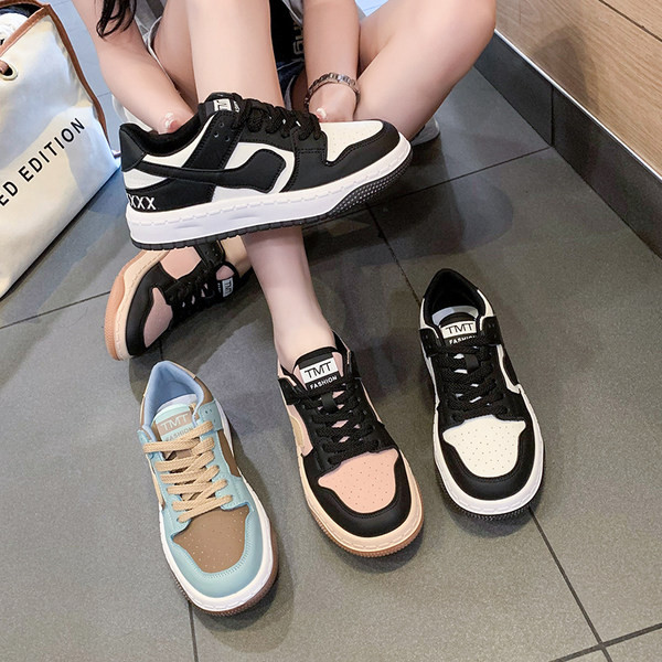 Γυναικεία αθλητικά sneakers με επίπεδη σόλα