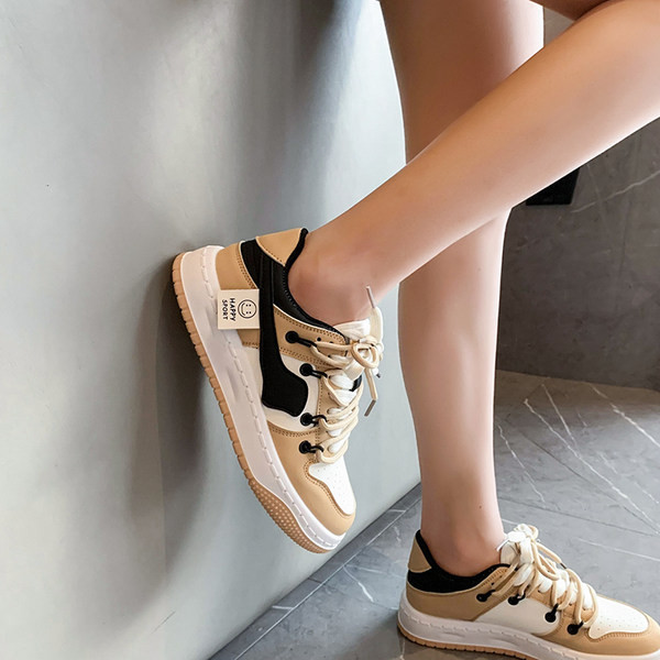 Sporty casual sneakers από οικολογικό δέρμα με κορδόνια