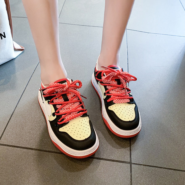 Дамски ежедневни маратонки с цветни връзки 