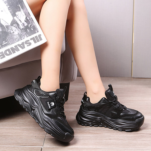 Női alkalmi tornacipő durva talppal