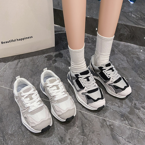 Naiste vabaaja hingavad, lameda tallaga nööriga tossud