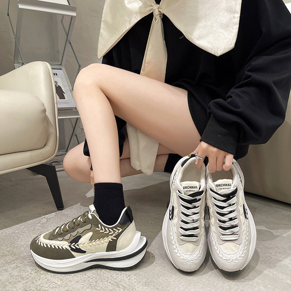 Modern női tornacipő durva talppal - két színben