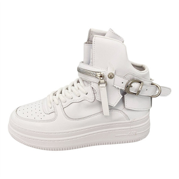 Γυναικεία sneakers με ψηλή πλατφόρμα 5 cm και μεταλλική αγκράφα