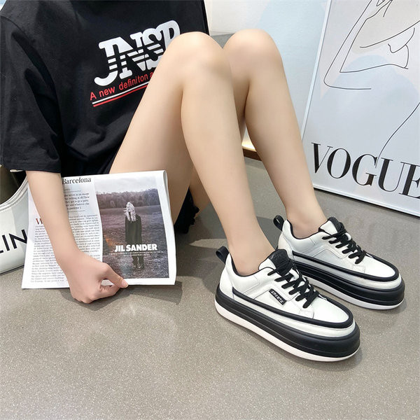 Ženske ležerne tenisice s okruglim prstima na vezanje