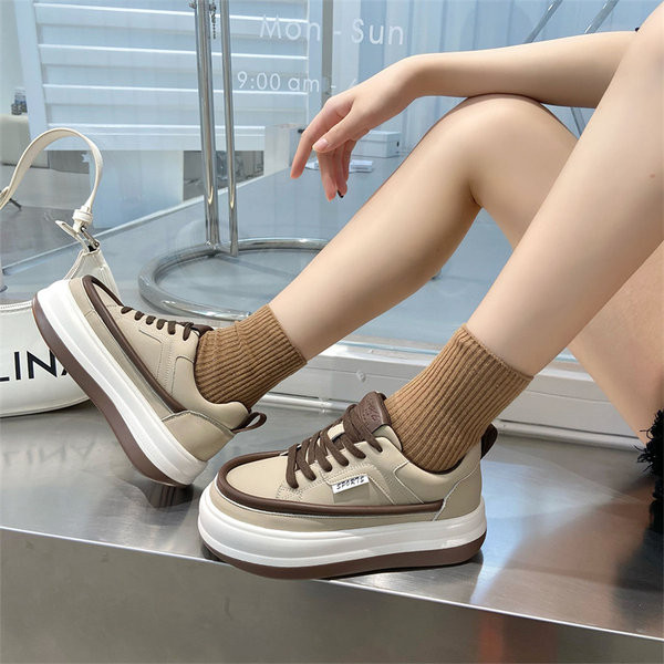 Ženske ležerne tenisice s okruglim prstima na vezanje