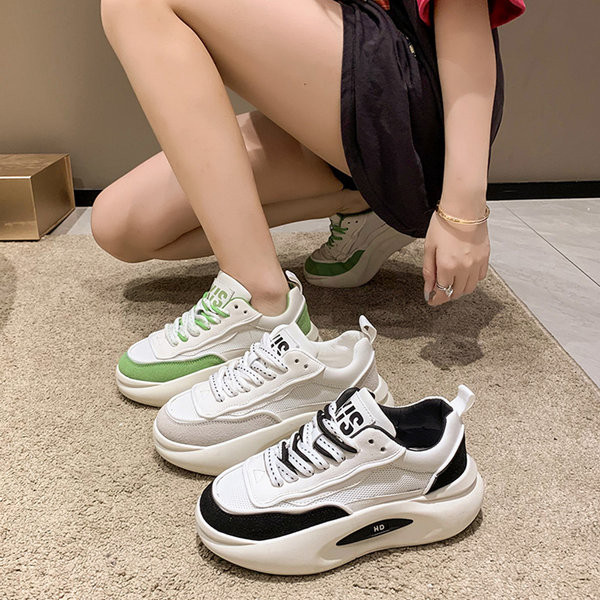 Naiste vabaaja värvilised tossud