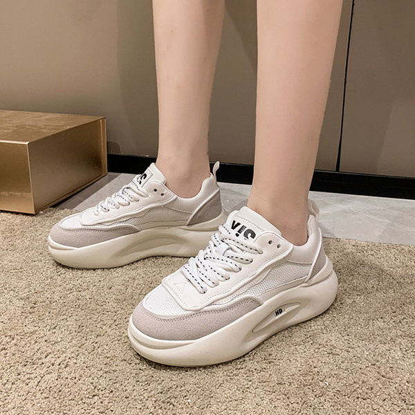 Naiste vabaaja värvilised tossud