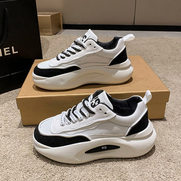 Naiste vabaaja värvilised tossud