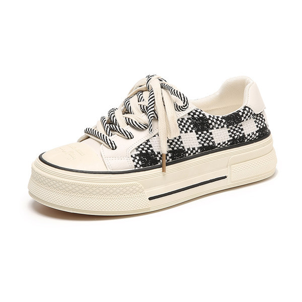 Női tornacipők új modellje különböző színekben