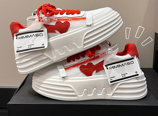 Γυναικεία αθλητικά παπούτσια - με χοντρή σόλα και καρδιές