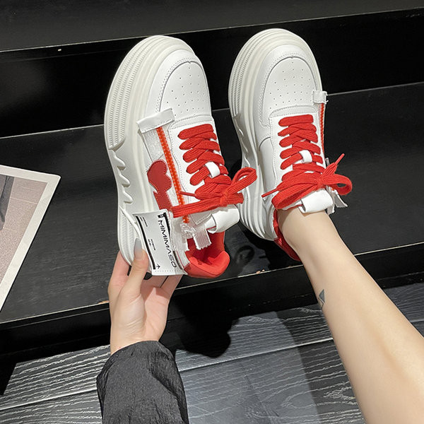 Γυναικεία αθλητικά παπούτσια - με χοντρή σόλα και καρδιές