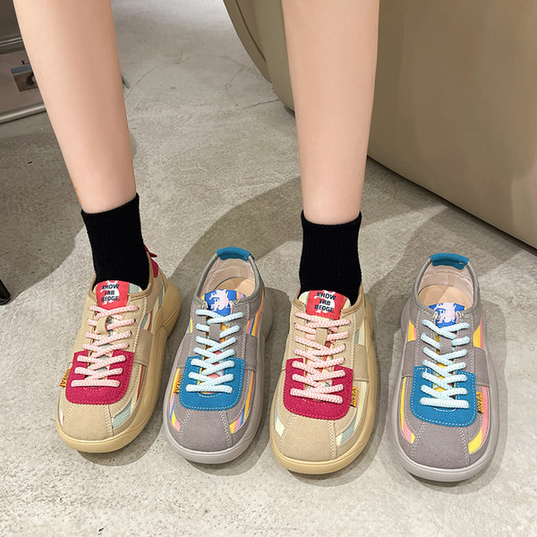 Alkalmi női sportcipő durva talppal