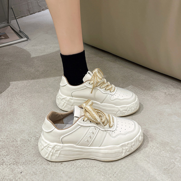 Fűzős női tornacipő