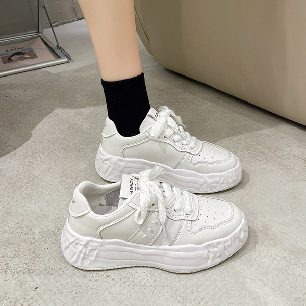 Fűzős női tornacipő