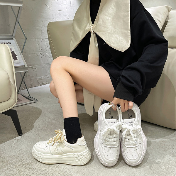 Fűzős női tornacipő