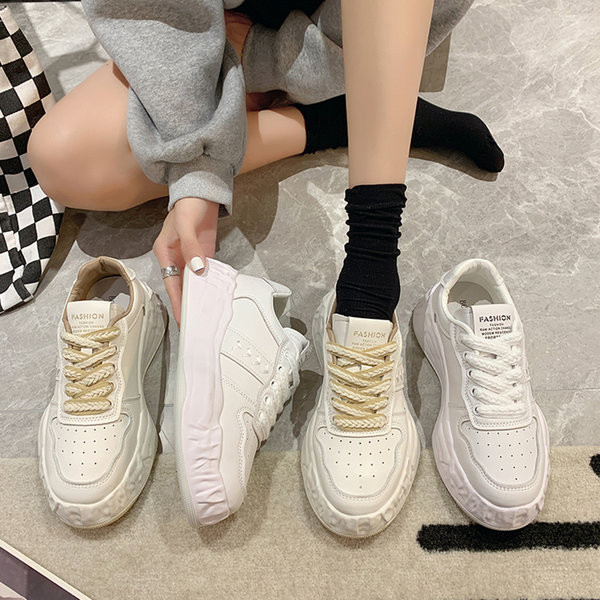 Műbőr női tornacipő fűzővel és felirattal