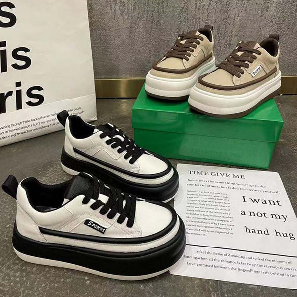 Alkalmi tornacipő vastag talppal nőknek