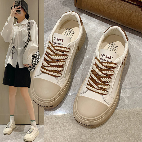 Beeži ja valget värvi naiste tossud pealdisega