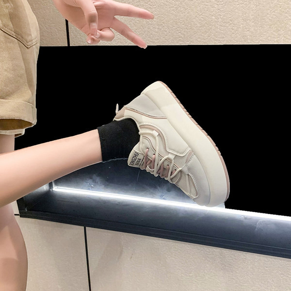 Női sportcipő - emelvényes