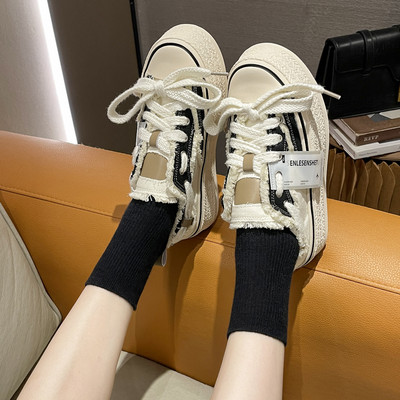 Moodsad lameda tallaga naiste tossud