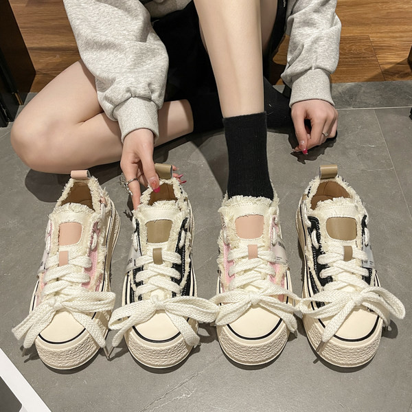 Moodsad lameda tallaga naiste tossud