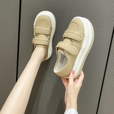 Γυναικεία δερμάτινα sneakers με μπαλώματα velcro