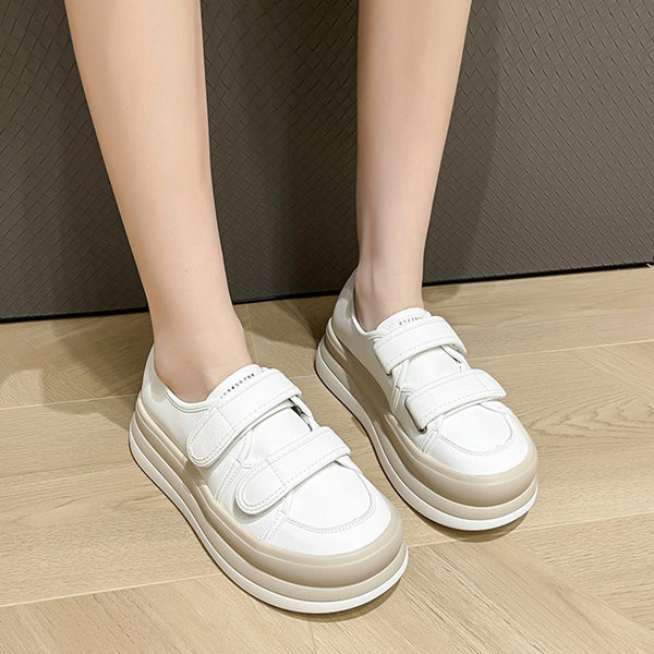 Γυναικεία δερμάτινα sneakers με μπαλώματα velcro