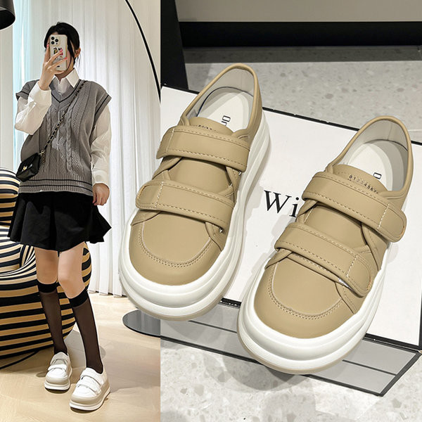 Γυναικεία δερμάτινα sneakers με μπαλώματα velcro